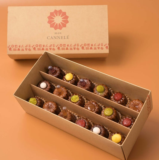 Box of 18 mini Cannelés